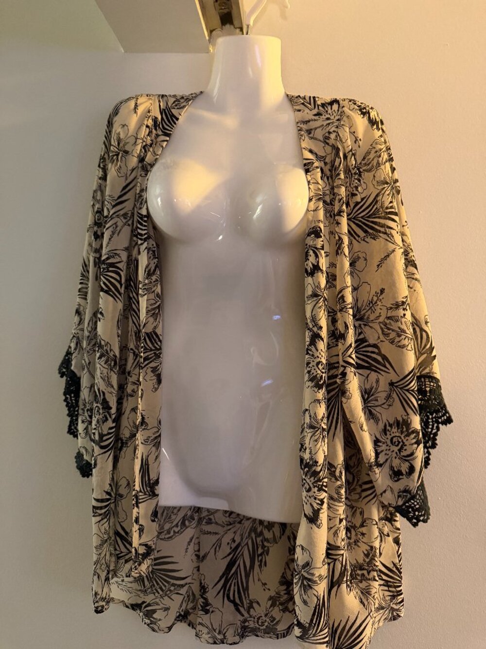 En Creme Floral Kimono Cardigan Crochet Lace Boho